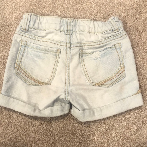 Toddler Mossimo Supply girls denim shorts - Picture 2 of 3